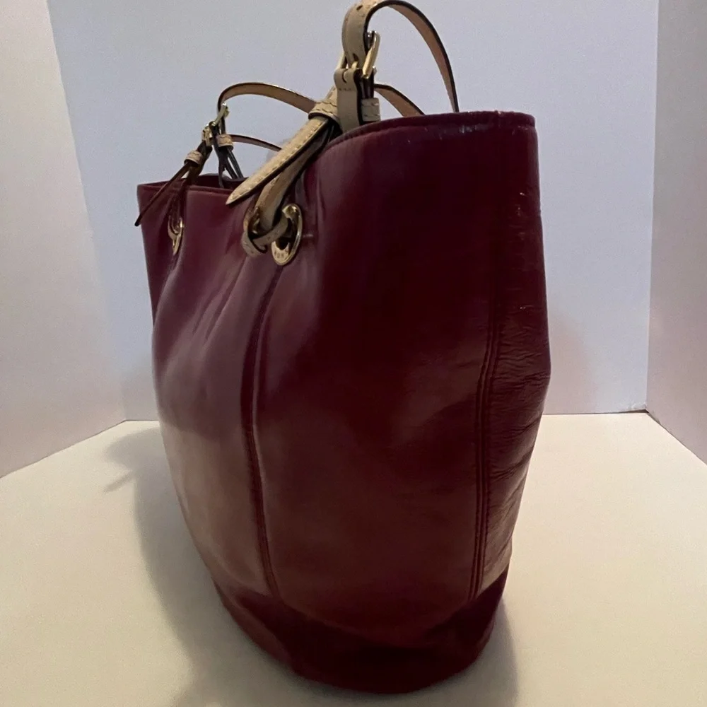 Michael Kors Jet Set Burgundy Tote - Picture 5 of 8